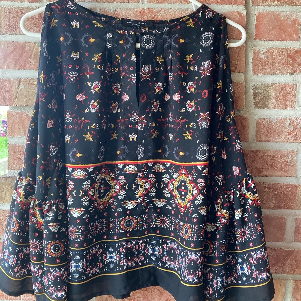 Romeo & Juliet Exposed Shoulder Bell Sleeve Top